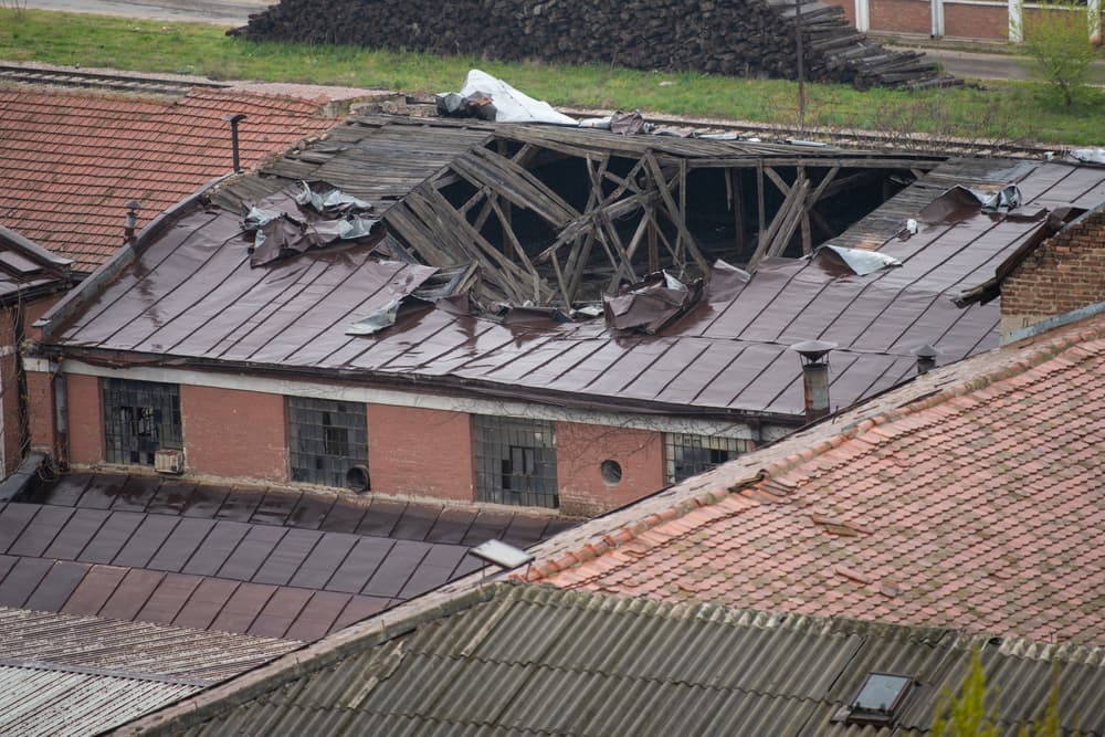 How much should I settle for a negligent ceiling collapse